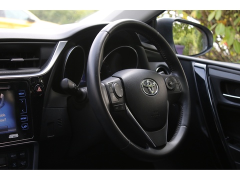 1.8 VVT-h Excel Touring Sports 5dr Petrol Hybrid CVT Euro 6 (s/s) (136 ps)