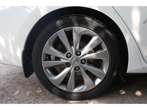 1.8 VVT-h Excel Touring Sports 5dr Petrol Hybrid CVT Euro 6 (s/s) (136 ps)