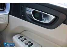 Volvo XC60 B5 MHEV Momentum