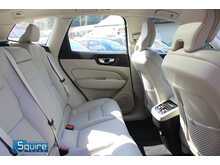 Volvo XC60 B5 MHEV Momentum