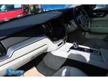 Volvo XC60 B5 MHEV Momentum