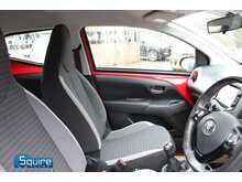 Toyota AYGO VVT-i x-play