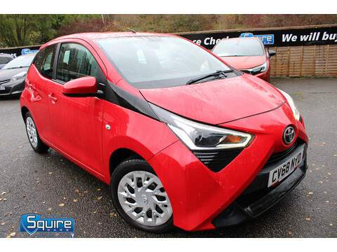 1.0 VVT-i x-play Hatchback 5dr Petrol Manual Euro 6 (71 ps)