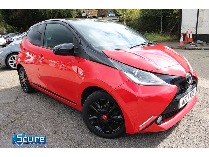 1.0 VVT-i x-cite 4 Red Bi-Tone Hatchback 5dr Petrol Manual Euro 6 (68 ps)
