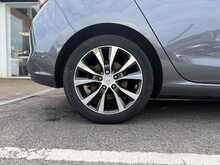 Hyundai i30 1.6 CRDi Blue Drive Premium Hatchback 5dr Diesel Manual Euro 6 (s/s) (110 ps) 