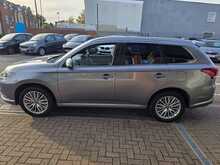 Mitsubishi Outlander 2.4h TwinMotor 13.8kWh 5hs SUV 5dr Petrol Plug-in Hybrid CVT 4WD Euro 6 (s/s) (209 ps) 