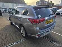 Mitsubishi Outlander 2.4h TwinMotor 13.8kWh 5hs SUV 5dr Petrol Plug-in Hybrid CVT 4WD Euro 6 (s/s) (209 ps) 