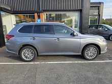 Mitsubishi Outlander 2.4h TwinMotor 13.8kWh 5hs SUV 5dr Petrol Plug-in Hybrid CVT 4WD Euro 6 (s/s) (209 ps) 