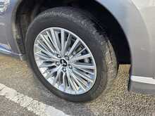 Mitsubishi Outlander 2.4h TwinMotor 13.8kWh 5hs SUV 5dr Petrol Plug-in Hybrid CVT 4WD Euro 6 (s/s) (209 ps) 