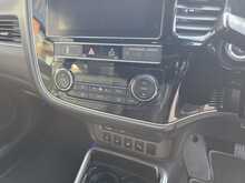 Mitsubishi Outlander 2.4h TwinMotor 13.8kWh 5hs SUV 5dr Petrol Plug-in Hybrid CVT 4WD Euro 6 (s/s) (209 ps) 