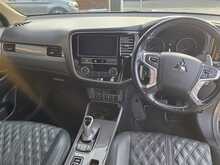 Mitsubishi Outlander 2.4h TwinMotor 13.8kWh 5hs SUV 5dr Petrol Plug-in Hybrid CVT 4WD Euro 6 (s/s) (209 ps) 