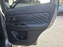 Mitsubishi Outlander 2.4h TwinMotor 13.8kWh 5hs SUV 5dr Petrol Plug-in Hybrid CVT 4WD Euro 6 (s/s) (209 ps) 