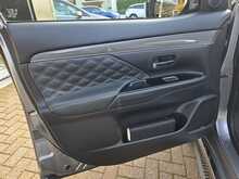 Mitsubishi Outlander 2.4h TwinMotor 13.8kWh 5hs SUV 5dr Petrol Plug-in Hybrid CVT 4WD Euro 6 (s/s) (209 ps) 