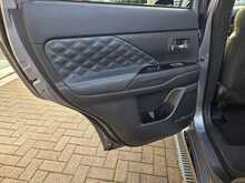 Mitsubishi Outlander 2.4h TwinMotor 13.8kWh 5hs SUV 5dr Petrol Plug-in Hybrid CVT 4WD Euro 6 (s/s) (209 ps) 