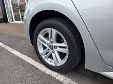 Toyota Corolla 1.8 VVT-h Icon Tech Hatchback 5dr Petrol Hybrid CVT Euro 6 (s/s) (122 ps) 