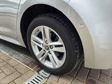 Toyota Corolla 1.8 VVT-h Icon Tech Hatchback 5dr Petrol Hybrid CVT Euro 6 (s/s) (122 ps) 