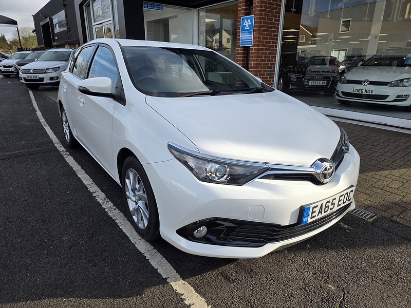 1.2 VVT-i Business Edition Hatchback 5dr Petrol CVT Euro 6 (s/s) (116 ps)