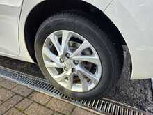 Toyota Auris 1.2 VVT-i Business Edition Hatchback 5dr Petrol CVT Euro 6 (s/s) (116 ps) 