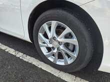 Toyota Auris 1.2 VVT-i Business Edition Hatchback 5dr Petrol CVT Euro 6 (s/s) (116 ps) 