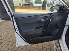 Toyota Auris 1.2 VVT-i Business Edition Hatchback 5dr Petrol CVT Euro 6 (s/s) (116 ps) 