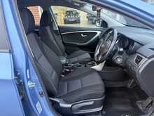 Hyundai i30 1.6 CRDi Active Hatchback 5dr Diesel Auto Euro 5 (110 ps) 