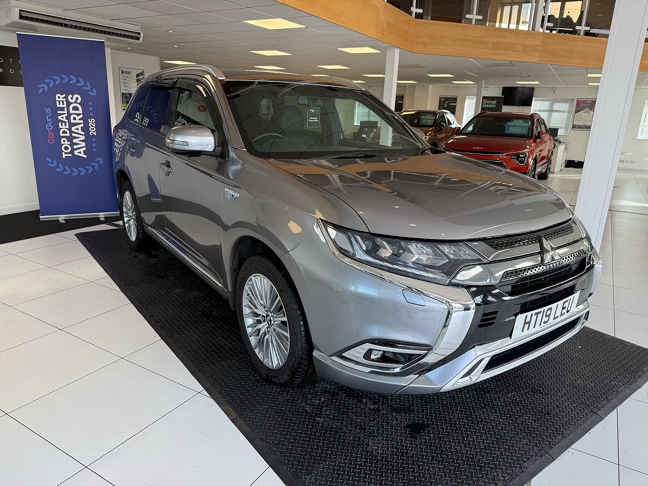 Mitsubishi 2.4h TwinMotor 13.8kWh 4h SUV 5dr Petrol Plug-in Hybrid CVT 4WD Euro 6 (s/s) (209 ps)