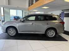 Mitsubishi Outlander 2.4h TwinMotor 13.8kWh 4h SUV 5dr Petrol Plug-in Hybrid CVT 4WD Euro 6 (s/s) (209 ps) 
