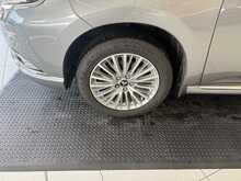 Mitsubishi Outlander 2.4h TwinMotor 13.8kWh 4h SUV 5dr Petrol Plug-in Hybrid CVT 4WD Euro 6 (s/s) (209 ps) 