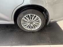 Mitsubishi Outlander 2.4h TwinMotor 13.8kWh 4h SUV 5dr Petrol Plug-in Hybrid CVT 4WD Euro 6 (s/s) (209 ps) 