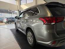 Mitsubishi Outlander 2.4h TwinMotor 13.8kWh 4h SUV 5dr Petrol Plug-in Hybrid CVT 4WD Euro 6 (s/s) (209 ps) 