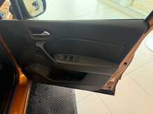 Renault Captur 1.3 TCe Iconic SUV 5dr Petrol Manual Euro 6 (s/s) (130 ps) 