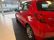 Toyota Yaris 1.0 VVT-i Icon Hatchback 5dr Petrol Manual Euro 6 (69 ps) 