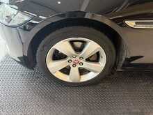 Jaguar XF 2.0d Portfolio Saloon 4dr Diesel Auto Euro 6 (s/s) (180 ps) 