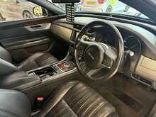 Jaguar XF 2.0d Portfolio Saloon 4dr Diesel Auto Euro 6 (s/s) (180 ps) 