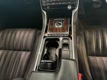 Jaguar XF 2.0d Portfolio Saloon 4dr Diesel Auto Euro 6 (s/s) (180 ps) 