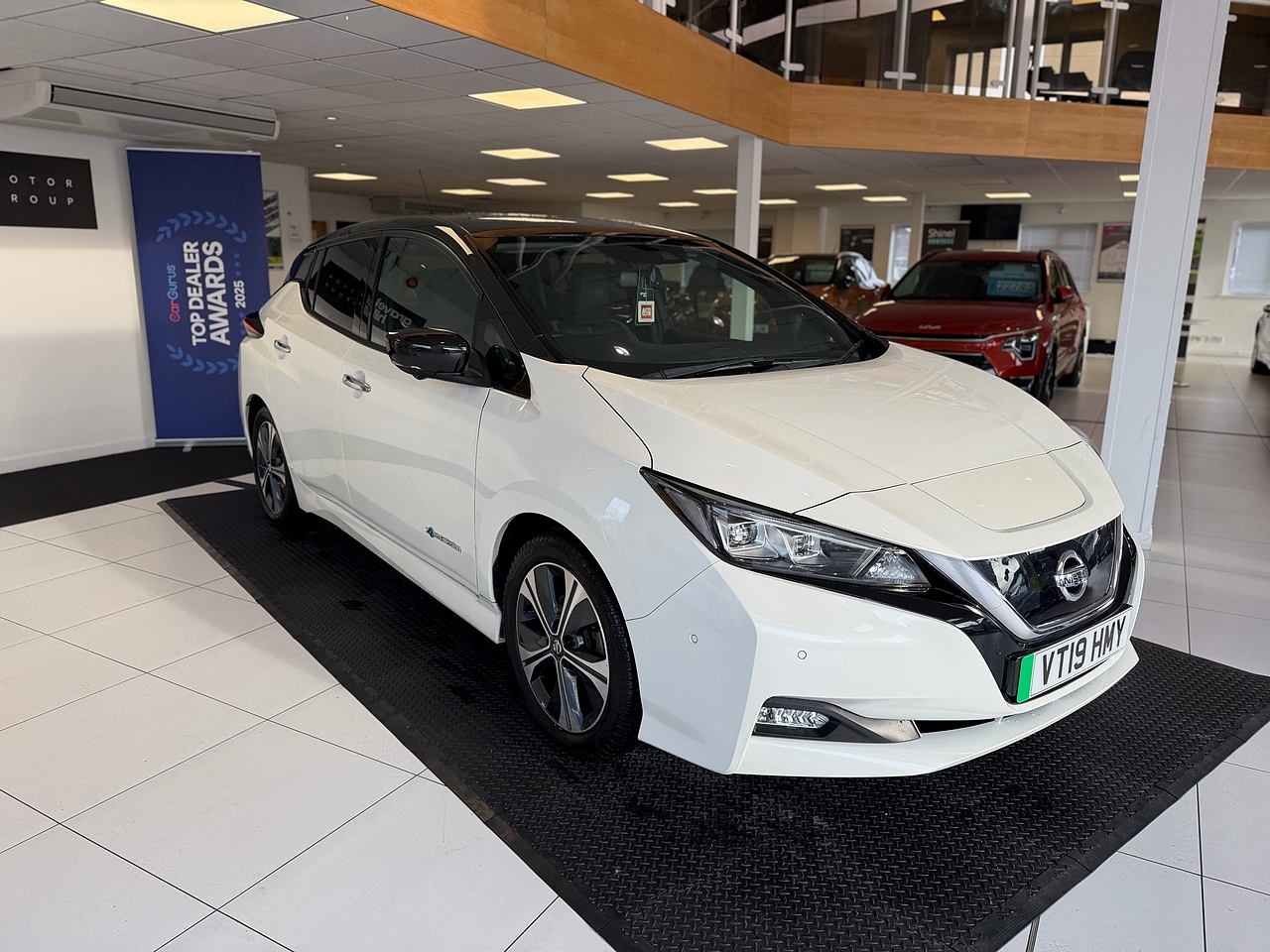 Nissan 40kWh Tekna Hatchback 5dr Electric Auto (150 ps)