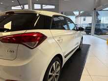 Hyundai i20 1.4 Premium Nav Hatchback 5dr Petrol Auto Euro 6 (100 ps) 