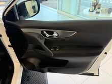 Nissan Qashqai 1.2 DIG-T N-Connecta SUV 5dr Petrol Manual Euro 6 (s/s) (115 ps) 