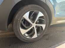 Hyundai TUCSON 2.0 CRDi Premium SUV 5dr Diesel Auto 4WD Euro 6 (136 ps) 