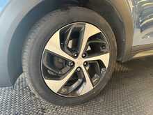 Hyundai TUCSON 2.0 CRDi Premium SUV 5dr Diesel Auto 4WD Euro 6 (136 ps) 