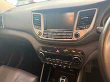 Hyundai TUCSON 2.0 CRDi Premium SUV 5dr Diesel Auto 4WD Euro 6 (136 ps) 