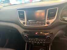 Hyundai TUCSON 2.0 CRDi Premium SUV 5dr Diesel Auto 4WD Euro 6 (136 ps) 