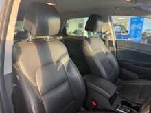 Hyundai TUCSON 2.0 CRDi Premium SUV 5dr Diesel Auto 4WD Euro 6 (136 ps) 