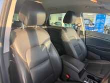 Hyundai TUCSON 2.0 CRDi Premium SUV 5dr Diesel Auto 4WD Euro 6 (136 ps) 