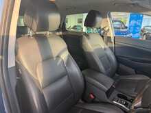 Hyundai TUCSON 2.0 CRDi Premium SUV 5dr Diesel Auto 4WD Euro 6 (136 ps) 