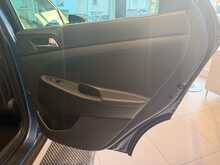 Hyundai TUCSON 2.0 CRDi Premium SUV 5dr Diesel Auto 4WD Euro 6 (136 ps) 