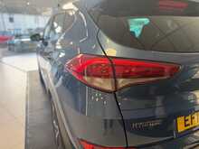 Hyundai TUCSON 2.0 CRDi Premium SUV 5dr Diesel Auto 4WD Euro 6 (136 ps) 
