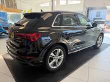 Audi Q3 1.5 TFSI CoD 35 S line SUV 5dr Petrol S Tronic Euro 6 (s/s) (150 ps) 