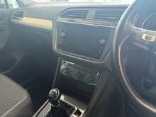 Volkswagen Tiguan 2.0 TDI SE Navigation SUV 5dr Diesel Manual Euro 6 (s/s) (150 ps) 