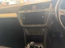Volkswagen Tiguan 2.0 TDI SE Navigation SUV 5dr Diesel Manual Euro 6 (s/s) (150 ps) 